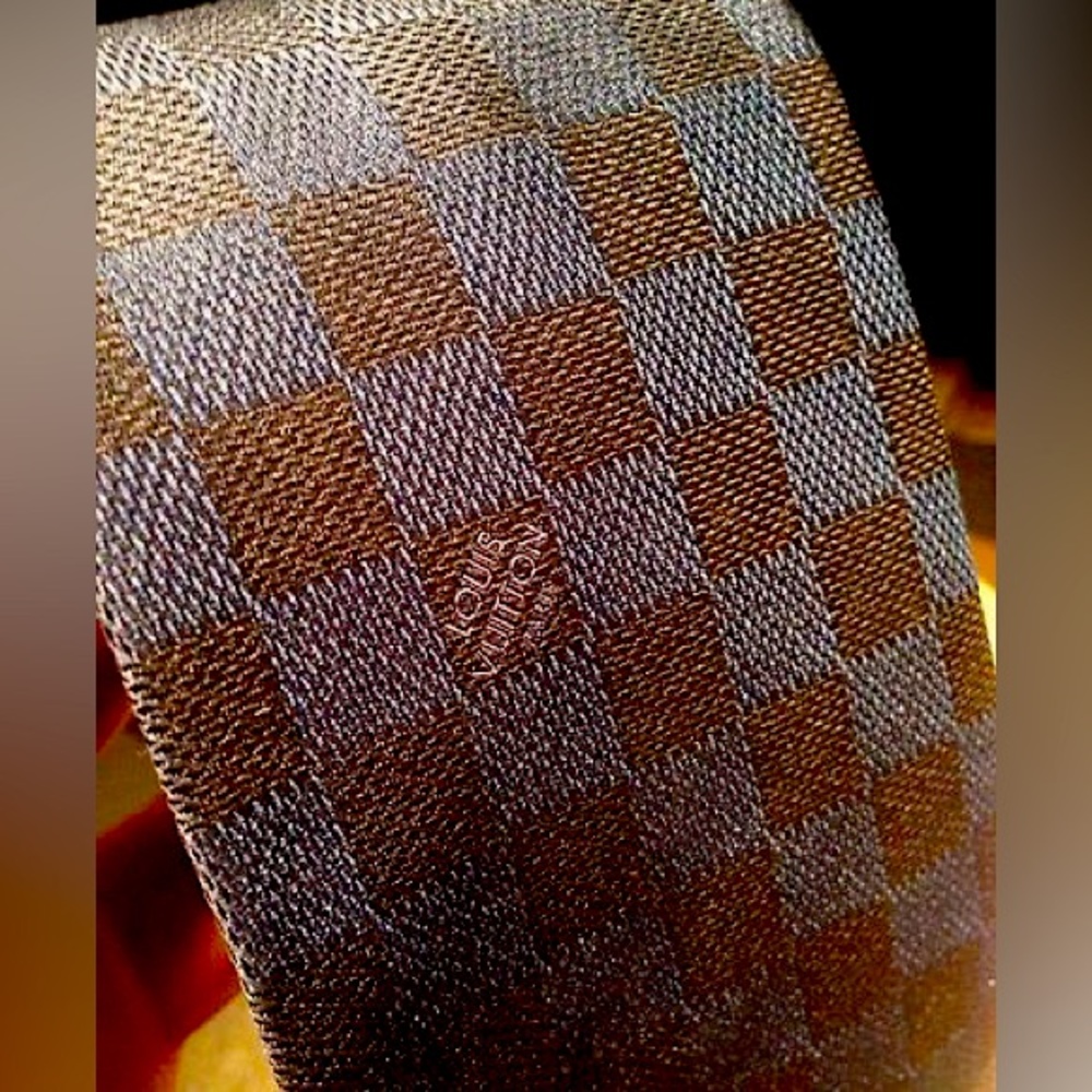 🎁LV HOLIDAY 26’🎁💯LOUIS VUITTON DAMIER KNIGHT BLUE SPECIAL LIMITED EDITION TIE🔥🎁 - Picture 11 of 13